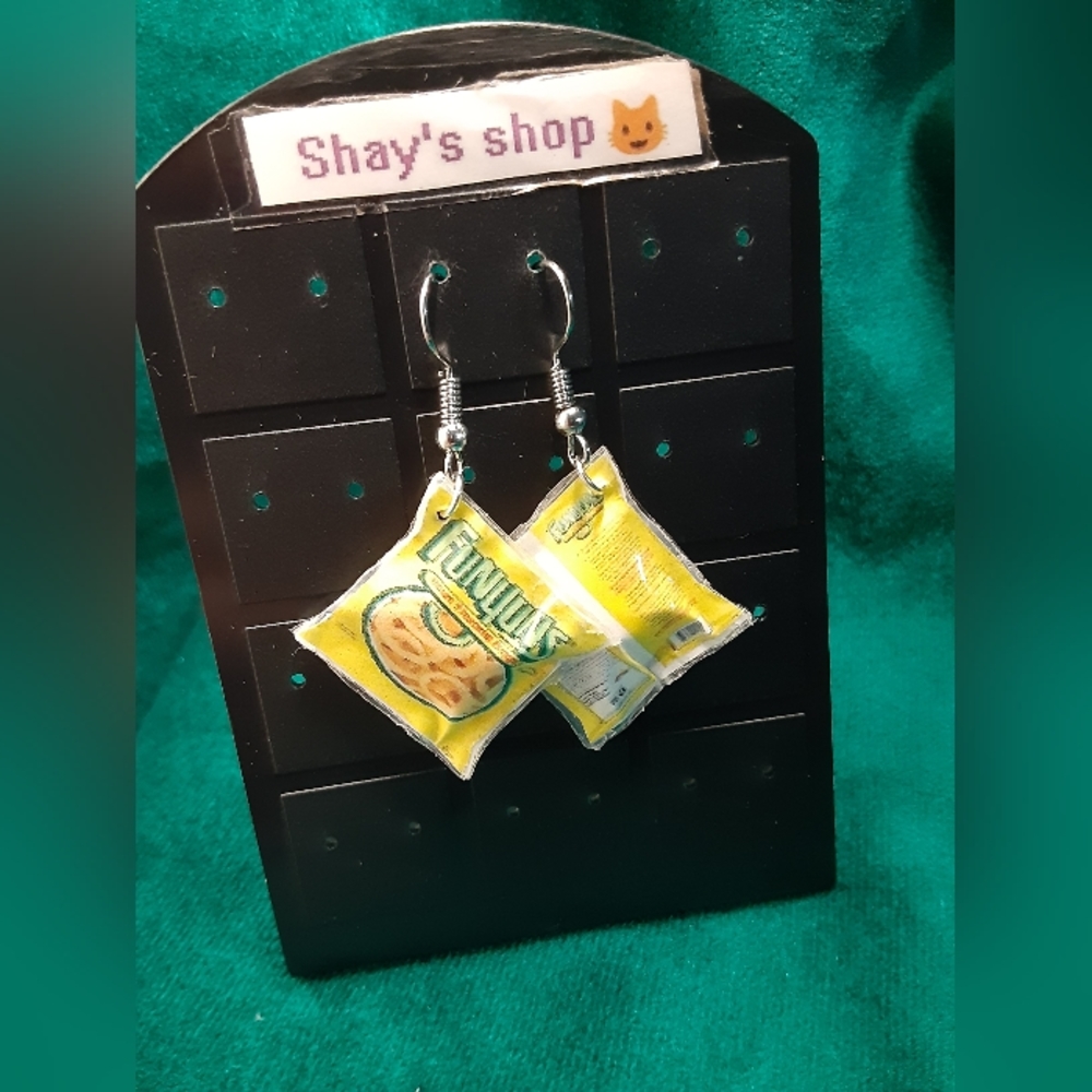 Funyuns chip bag earrings